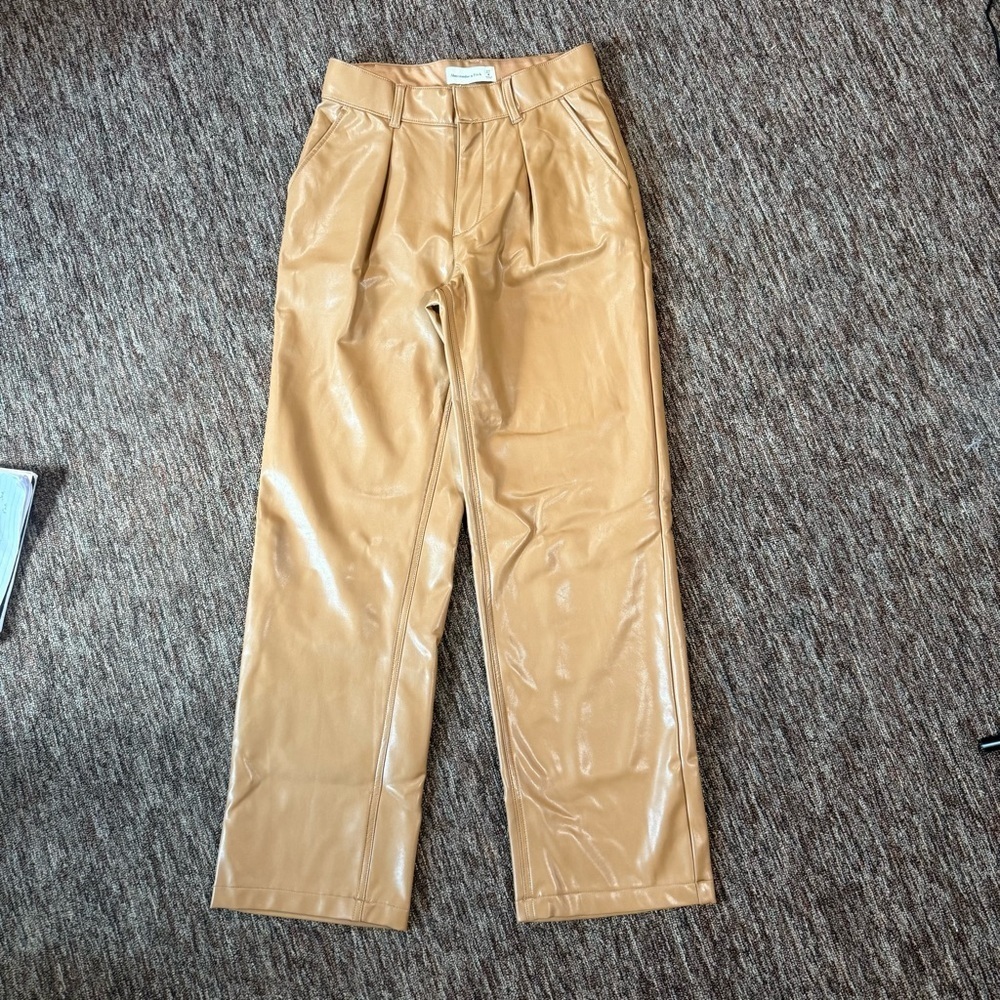 Abercrombie & Fitch Vegan Leather 90s Straight Pants Tan size 4